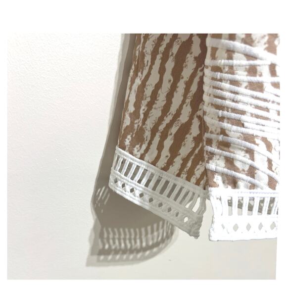 Chico’s Women’s 3 Highland Park Animal Print Embroidered 3/4 Sleeve Popover Top - Picture 6 of 11